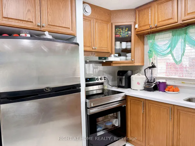 Additional image 7 of 2901 Jane St Unit 101