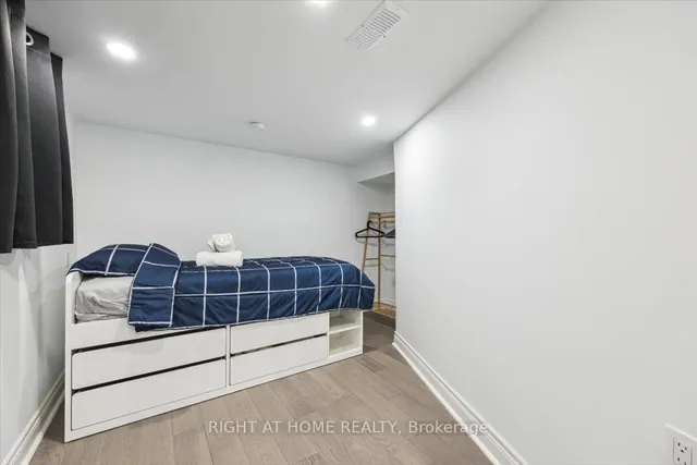 Additional image 14 of 887 Cosburn Ave