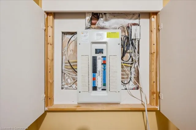 Additional image 15 of 519 Commonwealth Cres