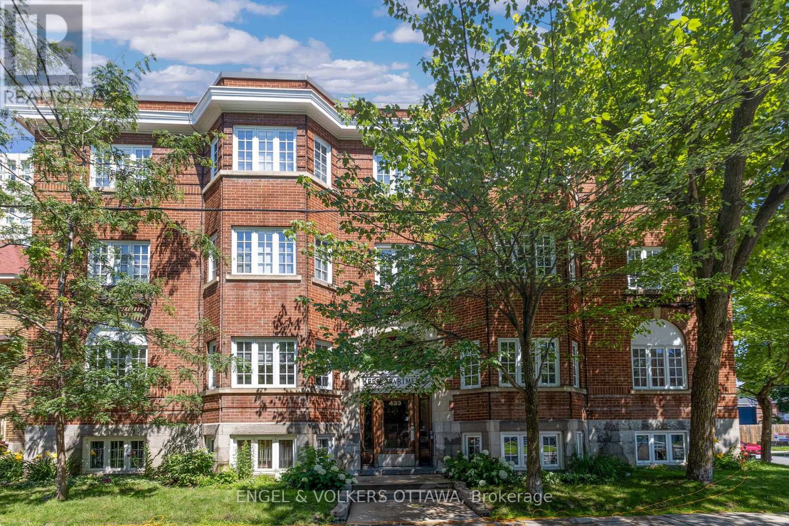 2 - 433 BESSERER STREET|Ottawa, Ontario K1N6B9