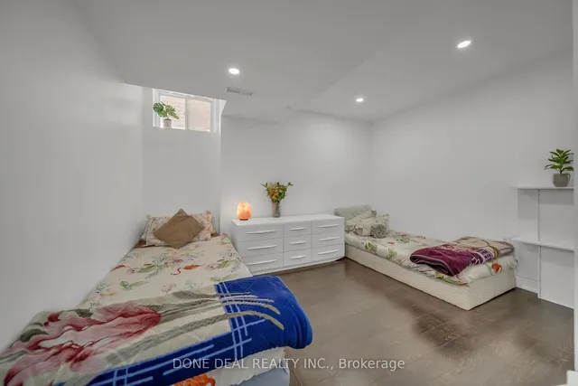 Additional image 43 of 10 Lola Cres