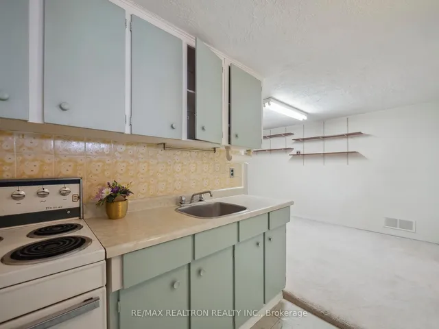 Additional image 30 of 397 Cortleigh Blvd