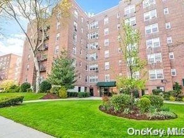 27-10 Parsons Boulevard #2F, Flushing, NY 11354