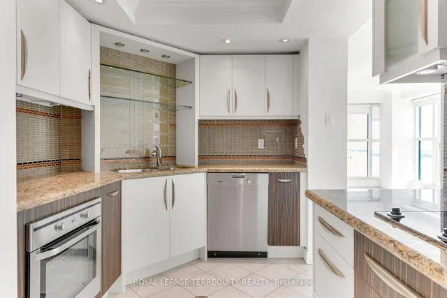 Additional image 19 of 77 Harbour Sq Unit 2707