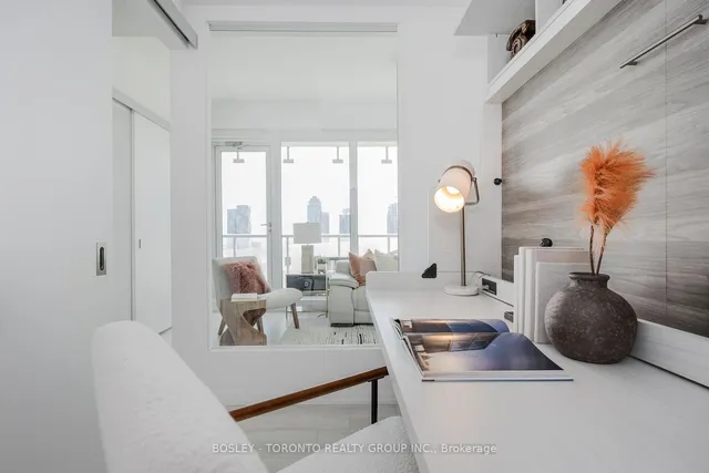 Additional image 33 of 197 Yonge St Unit 3909