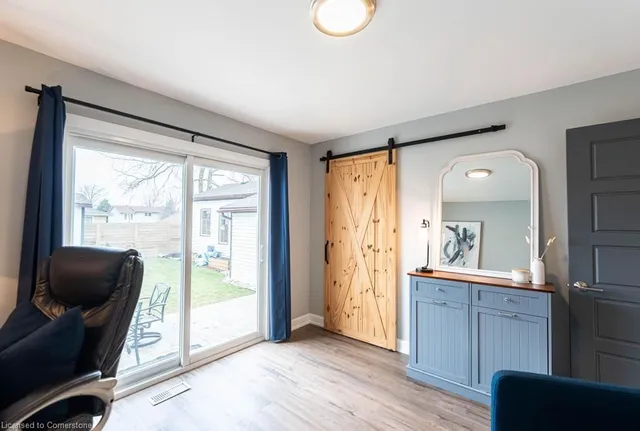 Additional image 8 of 14 Yorkdale Cres