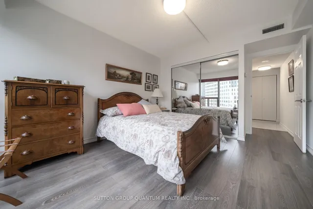 Additional image 29 of 55 Harbour Sq Unit 1113