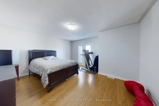 Additional image 33 of 40 Oblate Cres