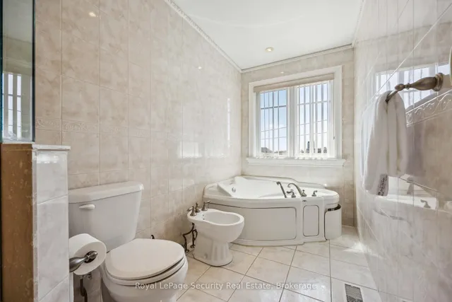 Additional image 21 of 1006 Briar Hill Ave