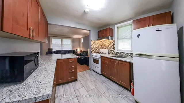 Additional image 15 of 114 Royal Ave