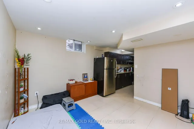 Additional image 30 of 17 Penguin Lane