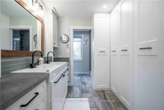 Additional image 21 of 56 Oakley Crt