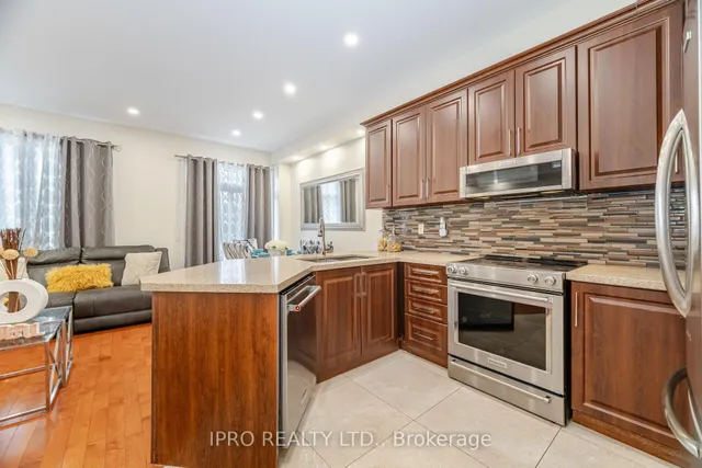 Additional image 14 of 803 Khan Cres