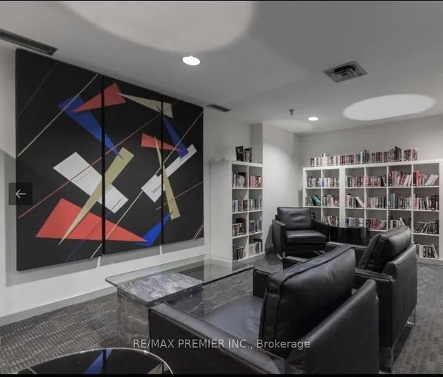 Additional image 19 of 725 King St Unit 604