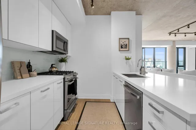 Additional image 9 of 608 Richmond St Unit 1105