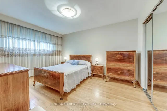 Additional image 17 of 6899 Darcel Ave