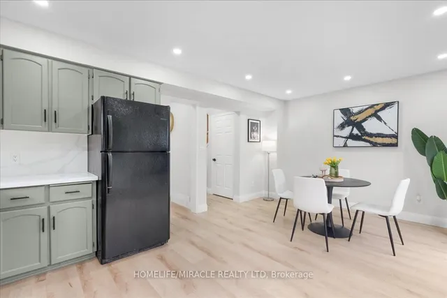 Additional image 12 of 102 Northmanor Cres