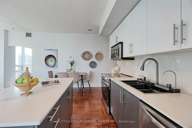 Additional image 15 of 55 Bremner Blvd Unit 1407