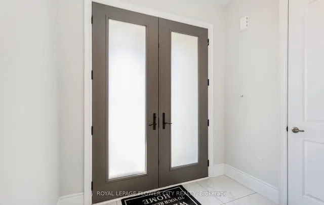 Additional image 4 of 25 Icon St