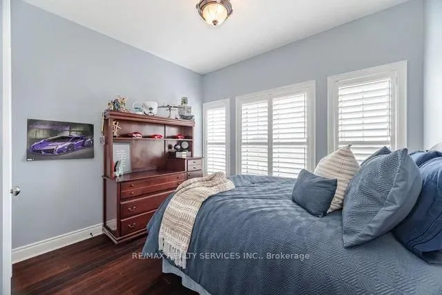 Additional image 32 of 17 Platform Cres