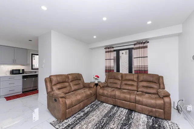 Additional image 9 of 17 Penguin Lane