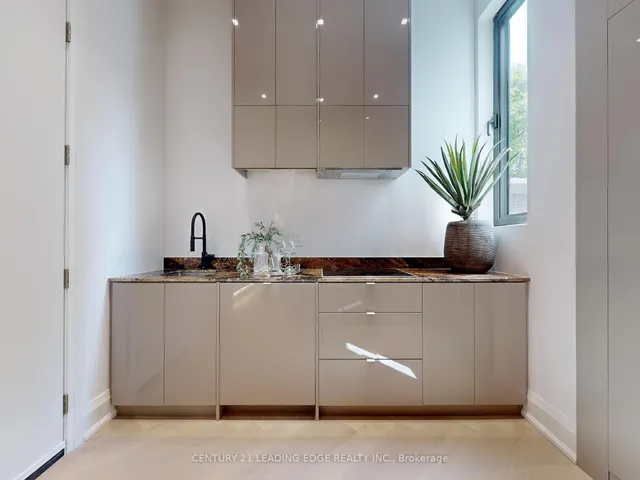 Additional image 24 of 8 Balding Crt