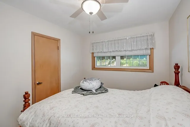 Additional image 26 of 327 Strathcona Dr