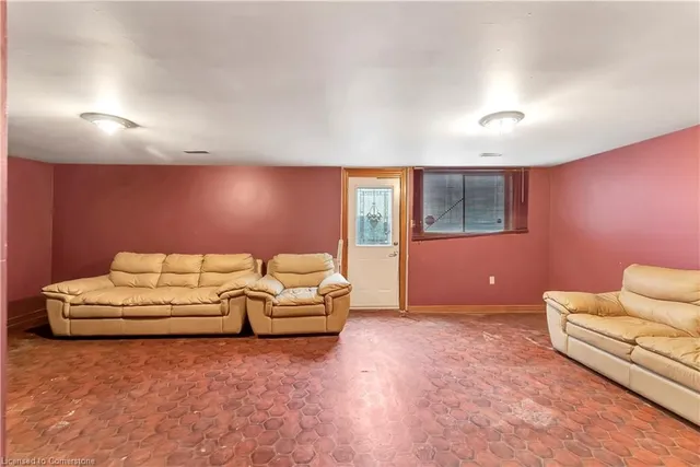 Additional image 31 of 43 Curtis Dr