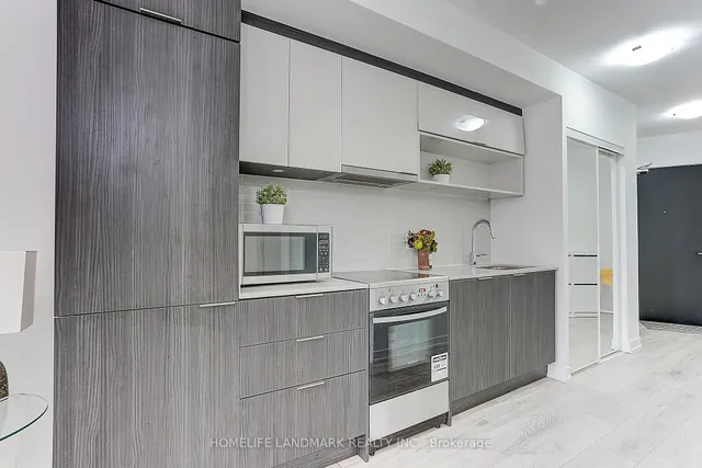 Additional image 8 of 159 Wellesley St Unit 401