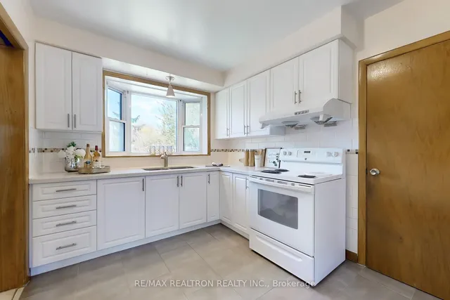 Additional image 8 of 4 Amulet St