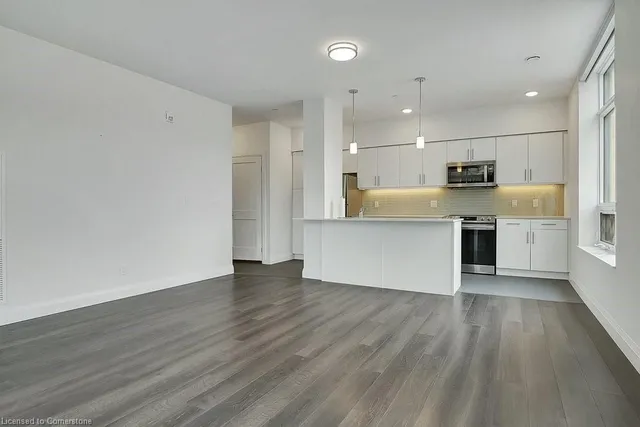 Additional image 19 of 399 Queen St Unit 101