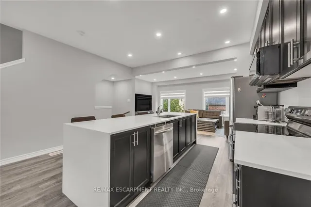 Additional image 27 of 187 Wilson St Unit 32