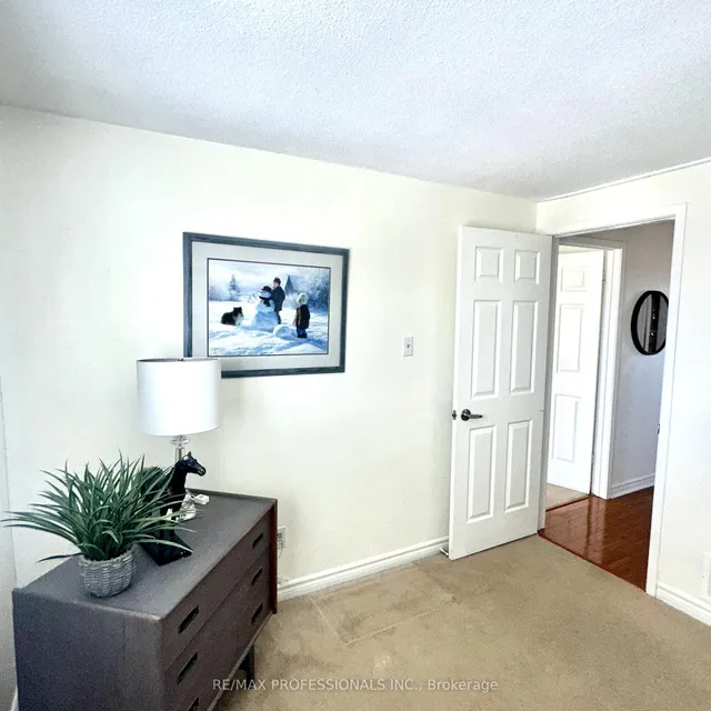 Additional image 17 of 2416 Malcolm Cres