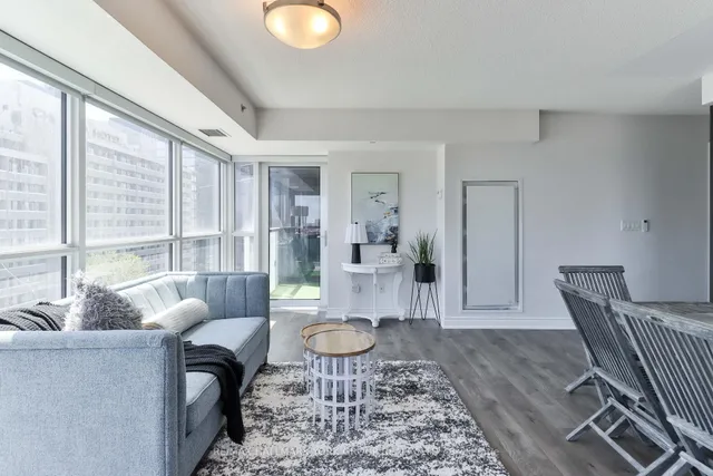 Additional image 5 of 386 Yonge St Unit 1607