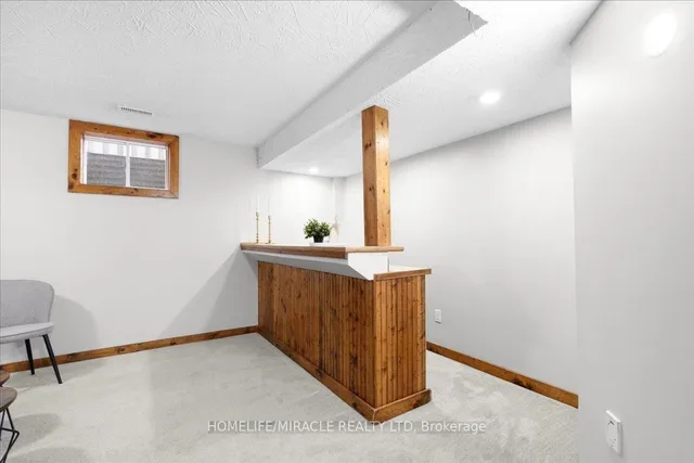 Additional image 28 of 102 Northmanor Cres