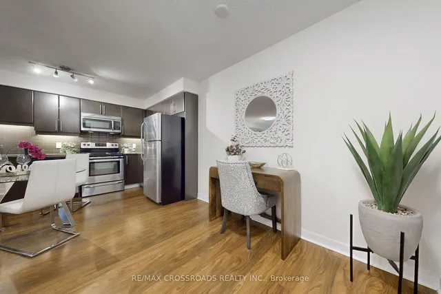 Additional image 7 of 33 Bay St Unit 813