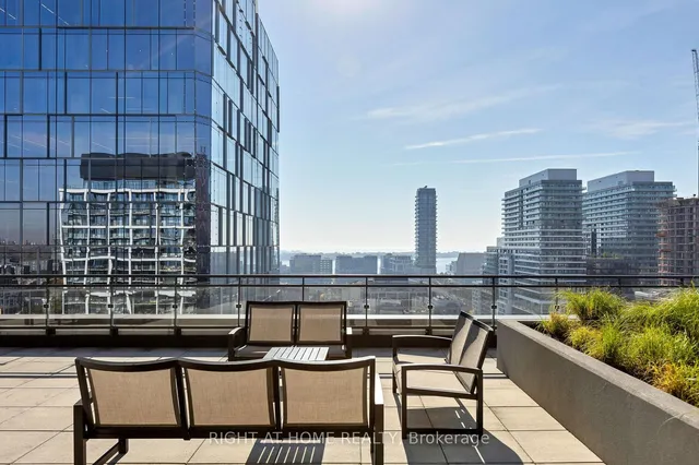 Additional image 33 of 460 Adelaide St Unit PH 216