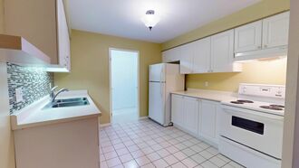 Additional image 5 of 245 Queen St W