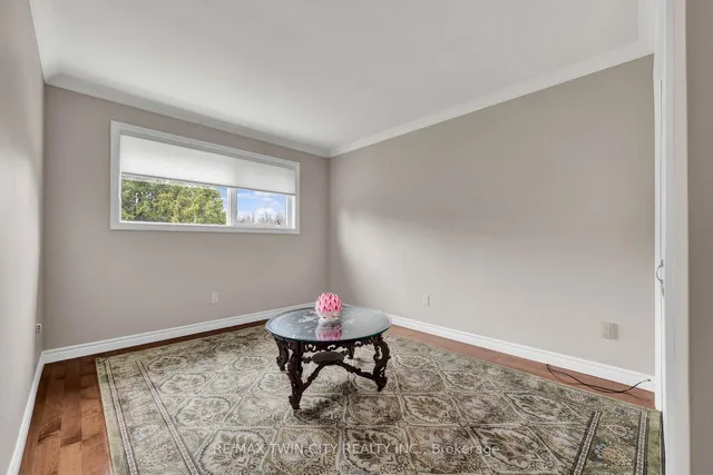 Additional image 18 of 10566 SECOND Line