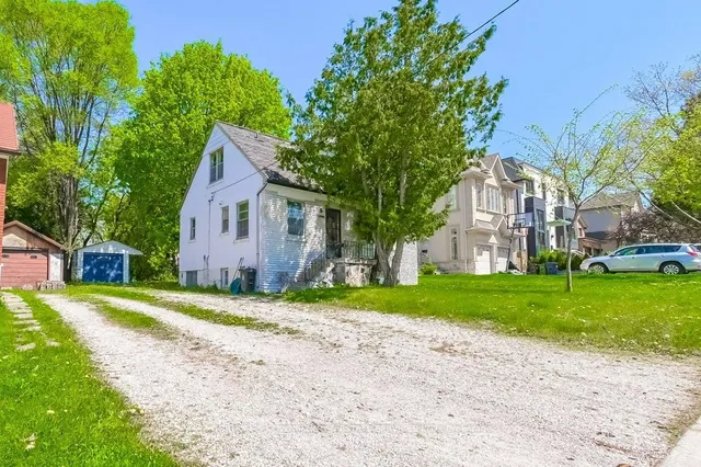 Additional image 3 of 178 Burndale Ave