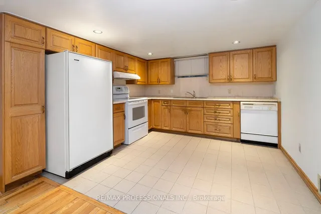 Additional image 29 of 33 Heathrow Dr