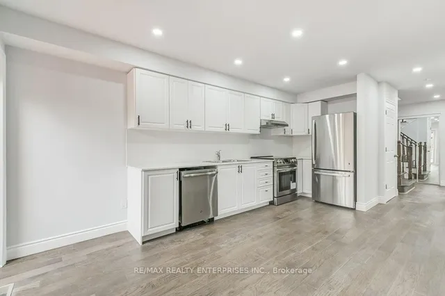 Additional image 20 of 36 Mapleshade Dr