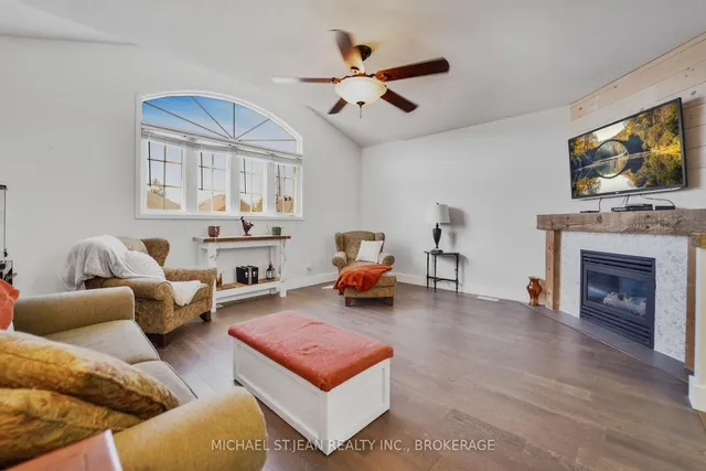 Additional image 17 of 23 Giovanna Dr