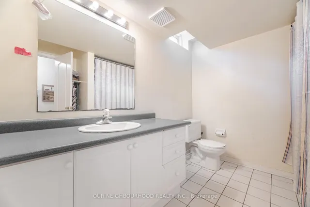 Additional image 29 of 71 Giraffe Ave