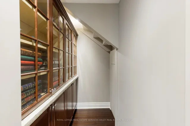 Additional image 25 of 8 Hawthorn Ave Unit 205