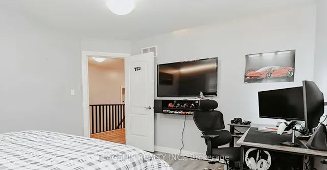 Additional image 18 of 44 Alden St