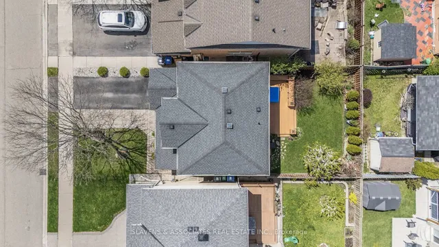 Additional image 37 of 30 Charleswood Circ