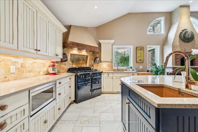 Additional image 19 of 246 Albion Ave