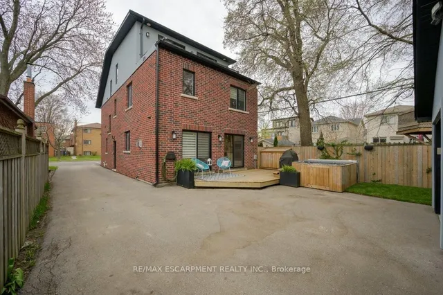 Additional image 48 of 820 Cosburn Ave