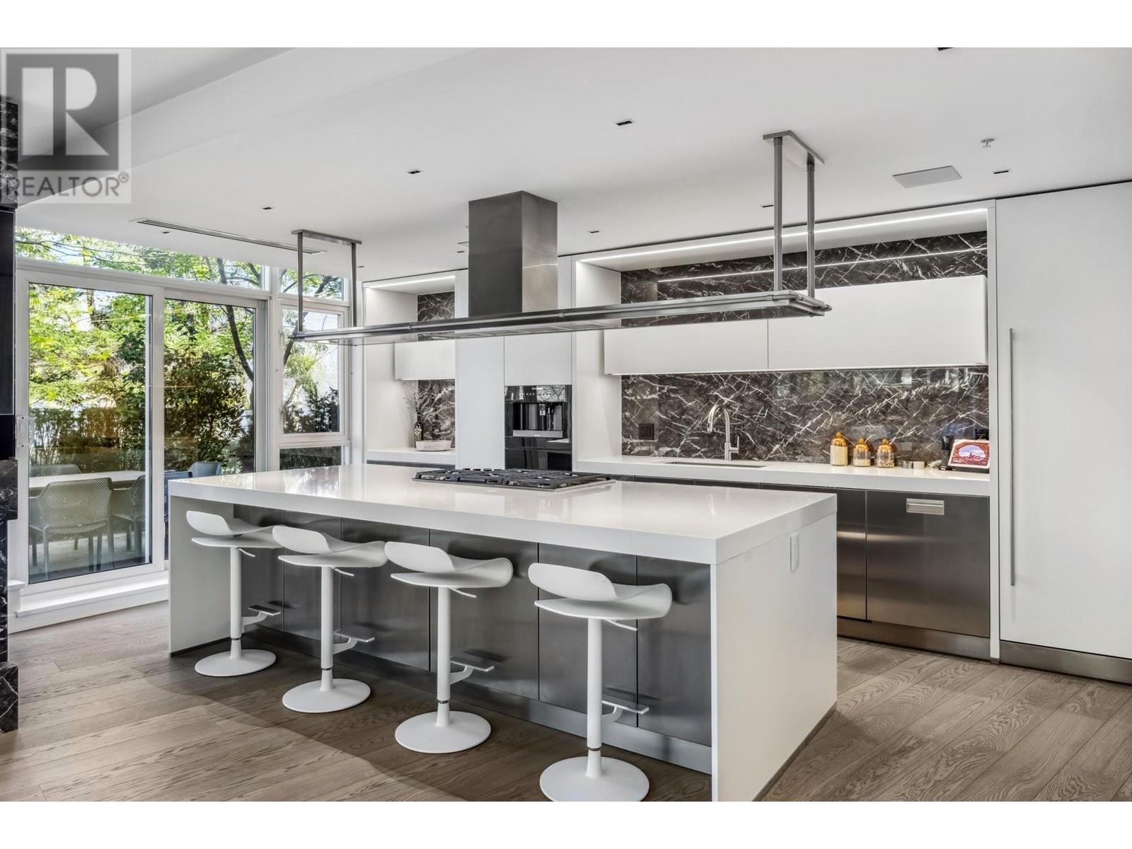 TH22 1281 W CORDOVA STREET|Vancouver, British Columbia V6C3R5